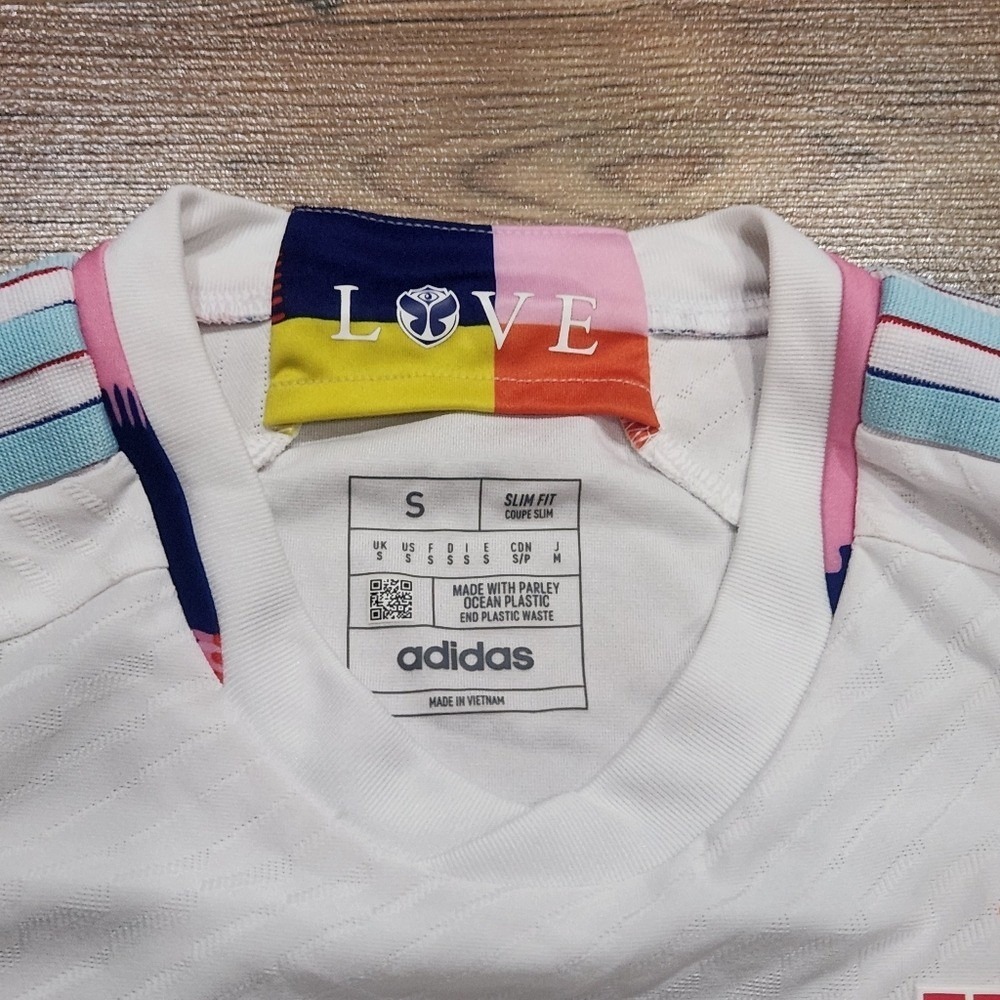 Adidas Authentic 2022 World Cup Belgium Fotball Away Jersey Small Fifa Soccer - Picture 6 of 8